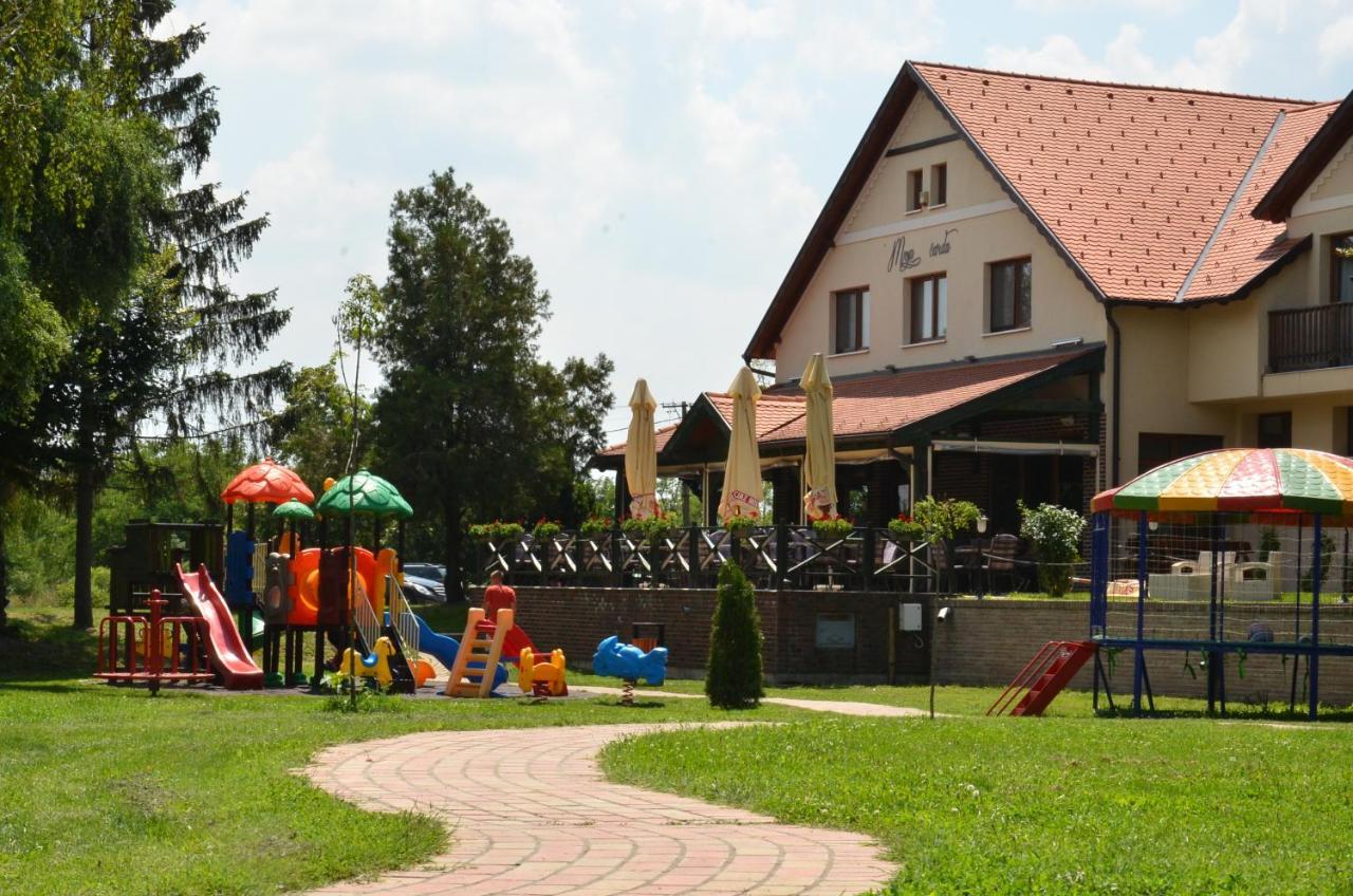 Hotel Moja Carda Temerin Exterior photo